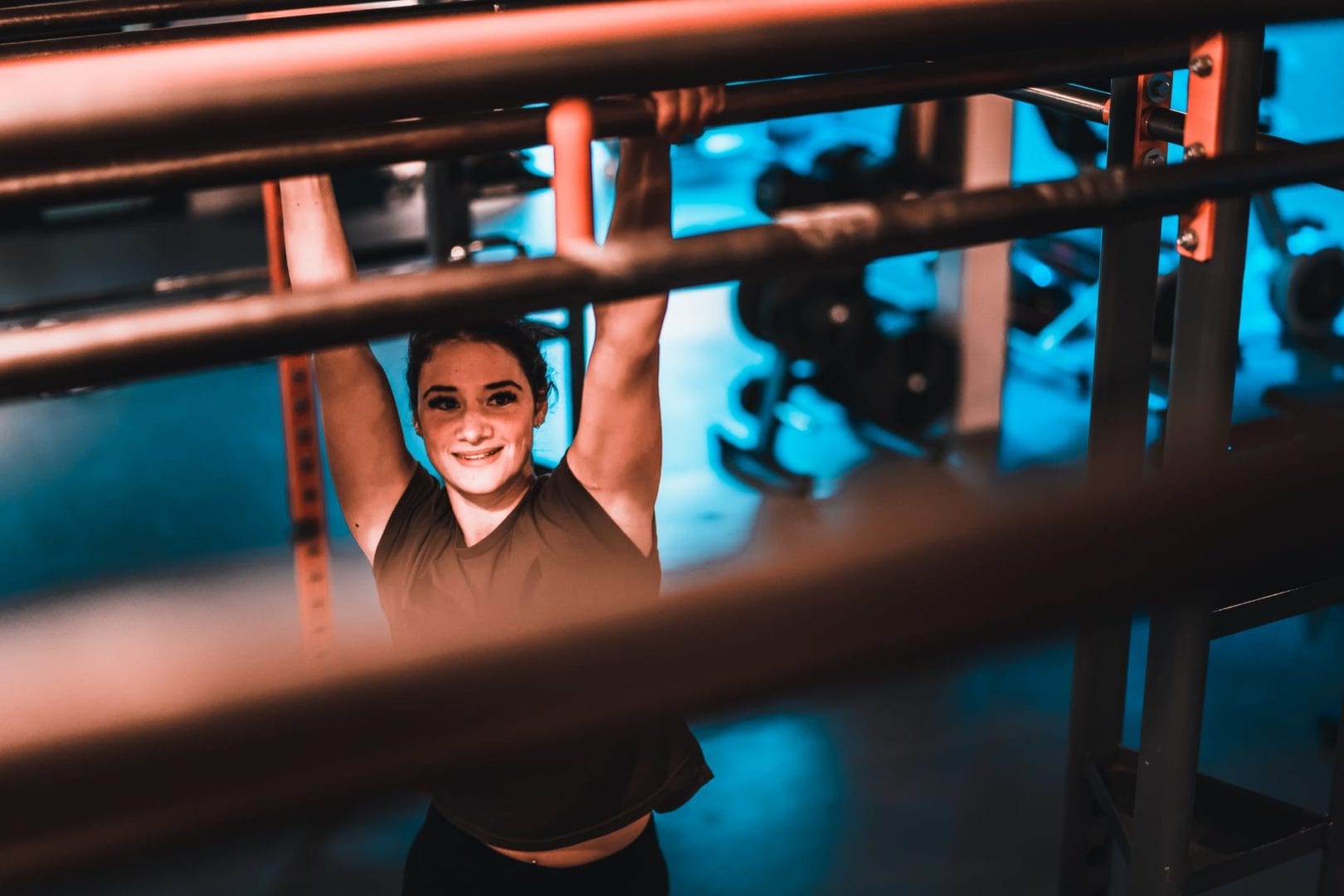 lachende vrouw doet crossfit bij mylife