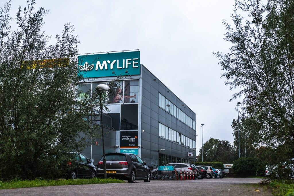 voorkant van pand van mylife terbregge