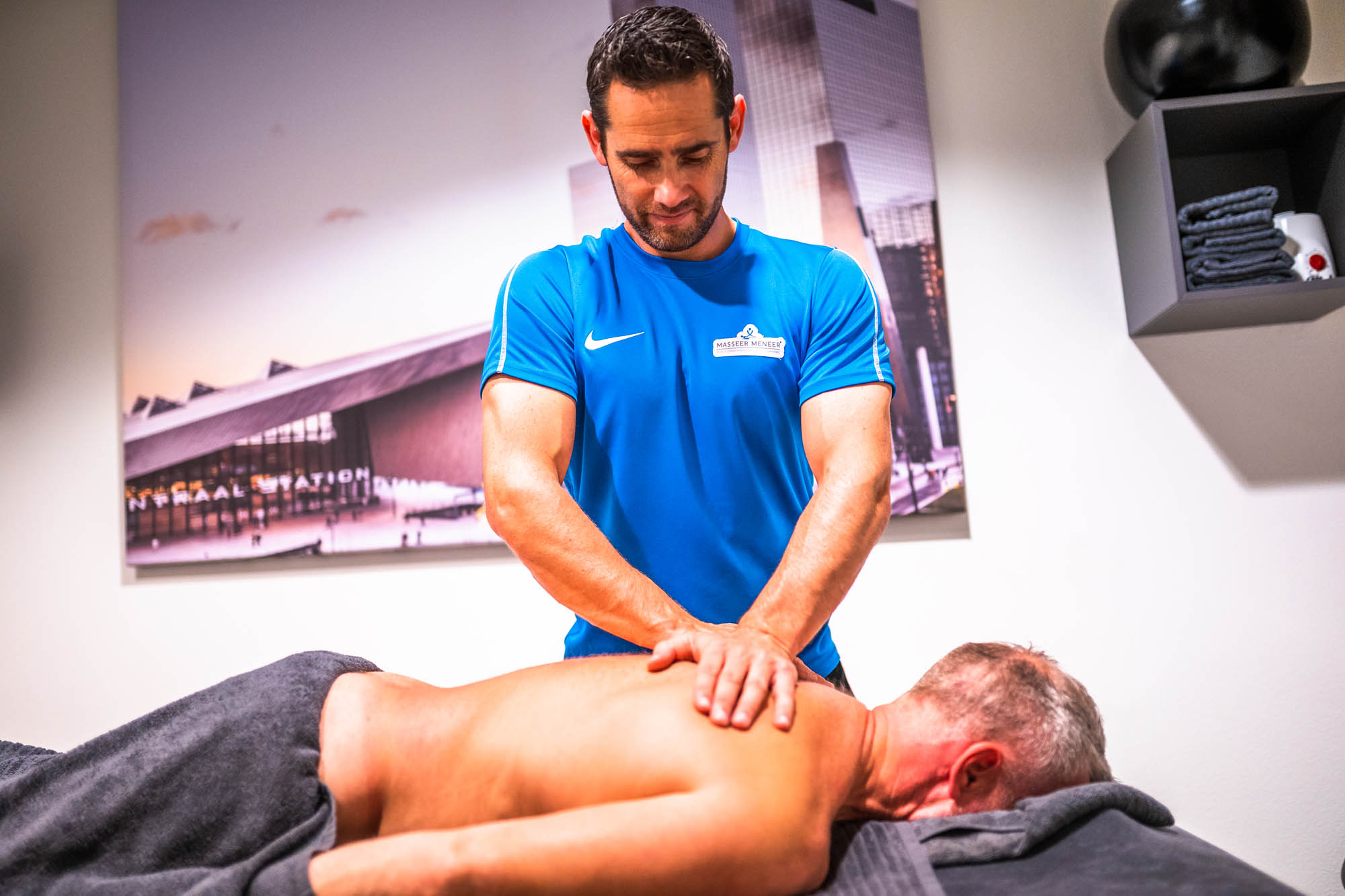 masseur masseert een man