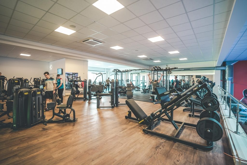 fitnessruimte met toestellen