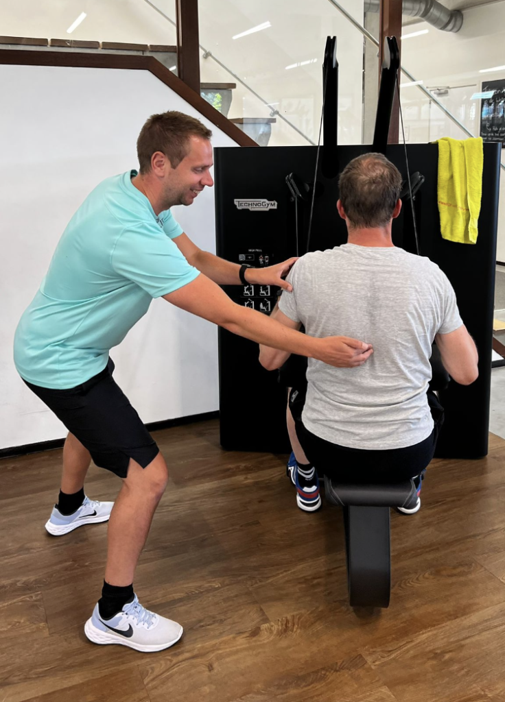 personal trainer billy coacht een sporter bij mylife breda