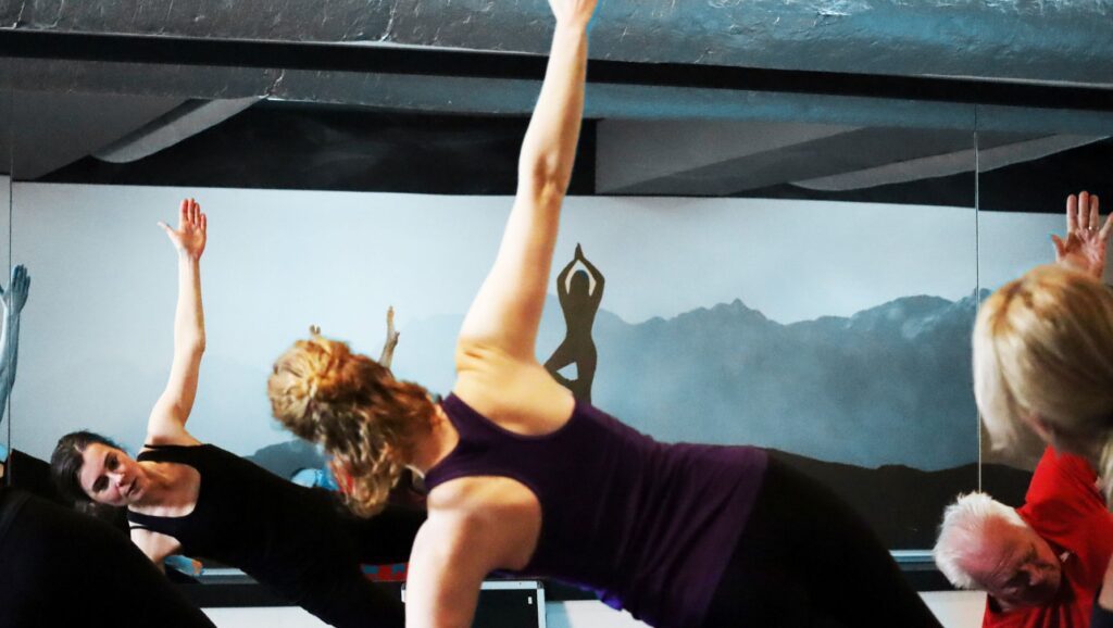 groep doet pilates en yoga wageningen