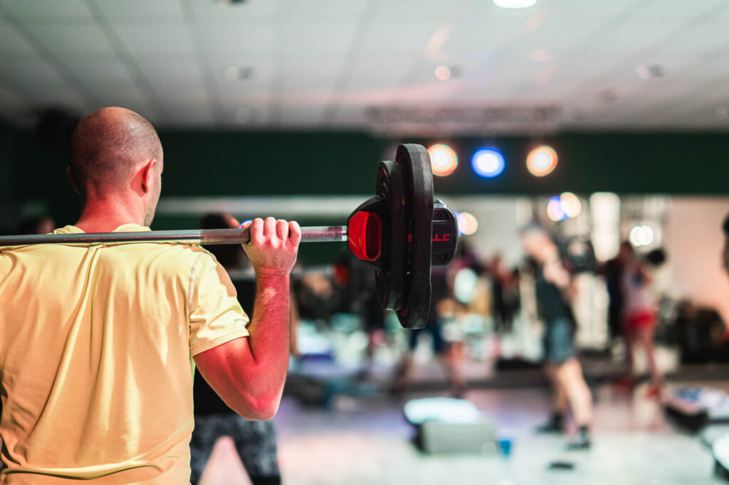 man met bodypump barbell