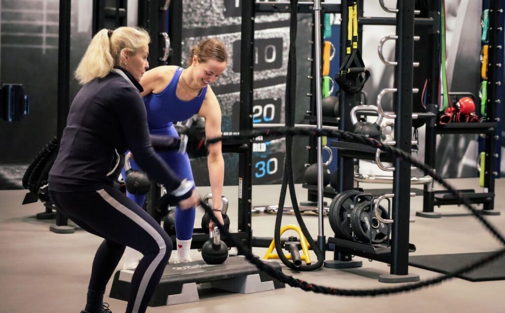 vrouwen doen krachttraining in dronten