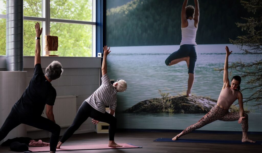 groep doet yoga bij mylife dronten