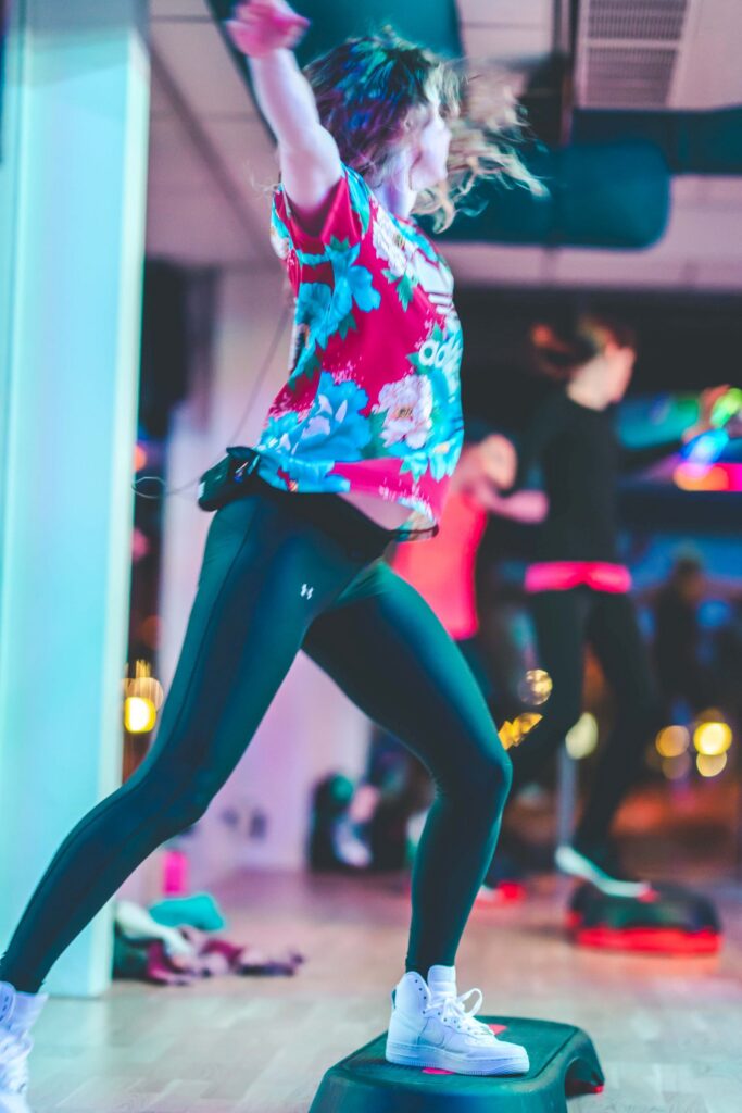 vrouw op step